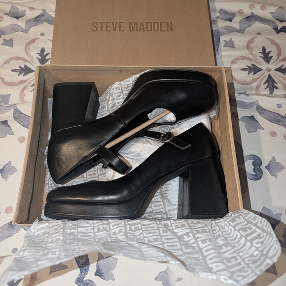 Steve Madden Black Mary Jane Heels - Picture 2 of 7